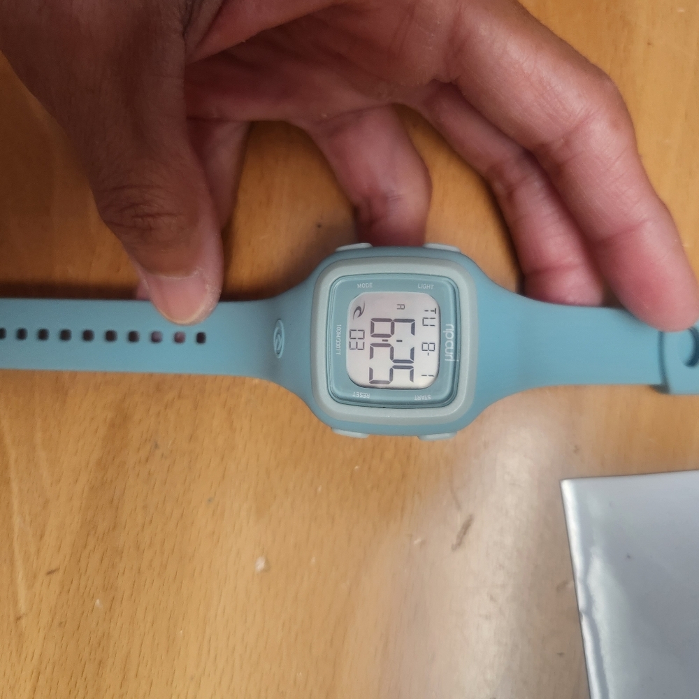 NWOT ripcurl water resistant tide watch